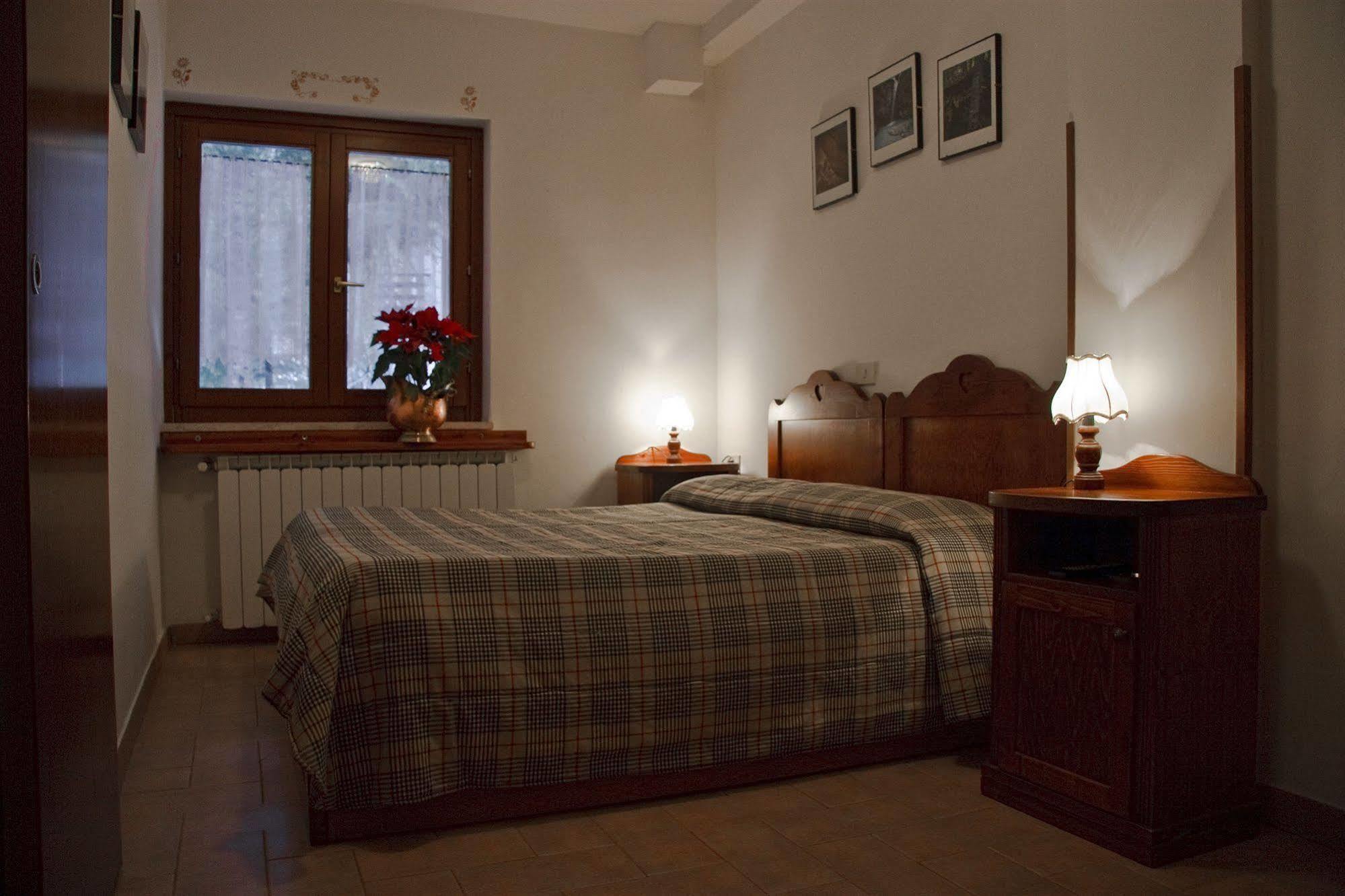 Lh Albergo Il Paradiso 佩斯卡塞罗利 外观 照片
