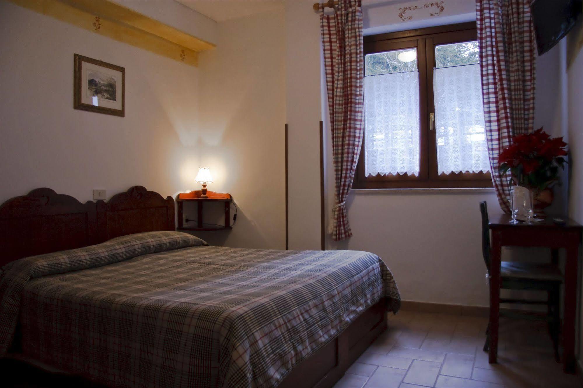 Lh Albergo Il Paradiso 佩斯卡塞罗利 外观 照片